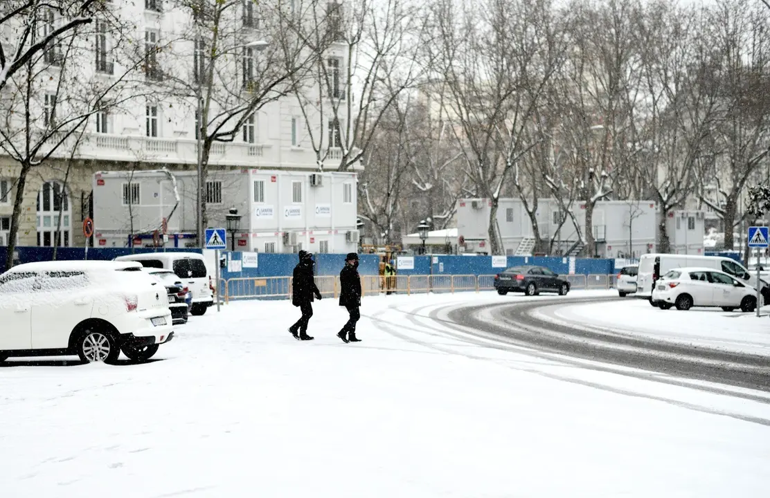Segundo d&iacute;a de nieve en la capital tras el paso de la borrasca Filomena, en Madrid (Espa&ntilde;a), a 8 de enero de 2021. La Comunidad de Madrid ha activado hoy el nivel 2 del Plan de Inclemencias Invernales para gestionar el temporal de fr&iacute;o y nieve que afecta 