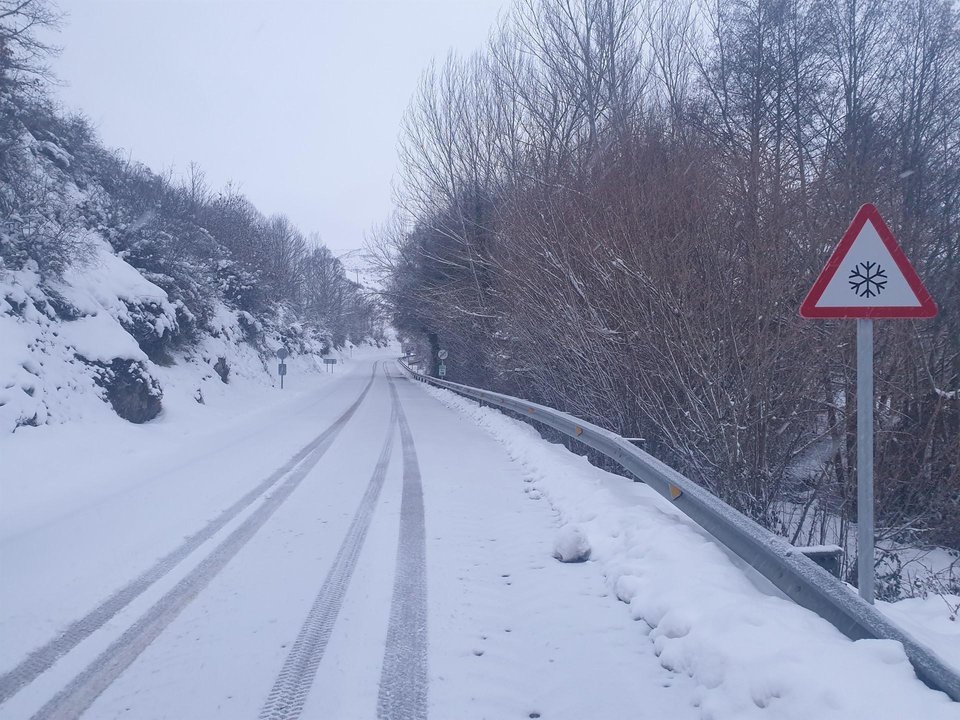 Carretera de Cantabria nevada