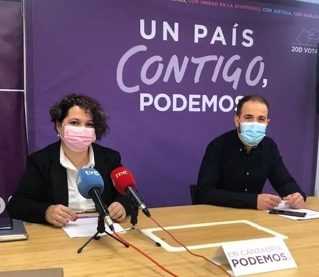 La secretaria de Organizaci&oacute;n de Podemos Cantabria, Mercedes Gonz&aacute;lez, y el coordinador auton&oacute;mico, Luis del Pi&ntilde;al