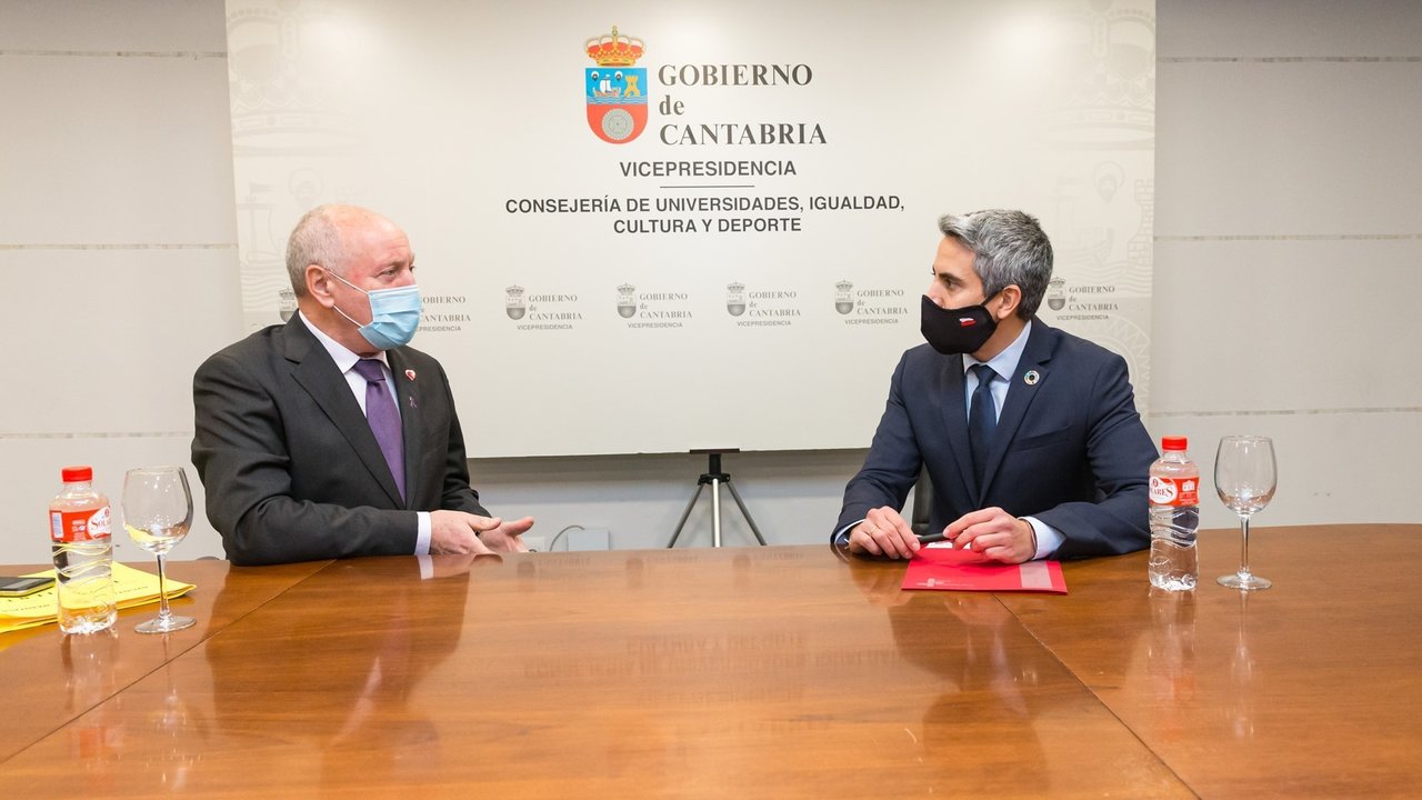 Reunión entre el vicepresidente de Cantabria, Pablo Zuloaga, y el alcalde de Reinosa, José Miguel Barrio