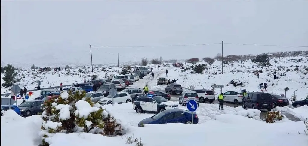 Retenci&oacute;n de veh&iacute;culos en una carretera de la provincia de Castell&oacute;n