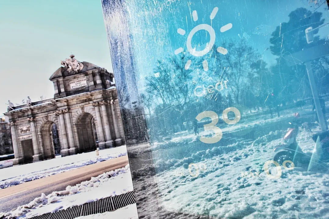 Un term&oacute;metro ubicado en la puerta Alcal&aacute; marca 3&ordm; en Madrid (Espa&ntilde;a), a 11 de enero de 2021. 