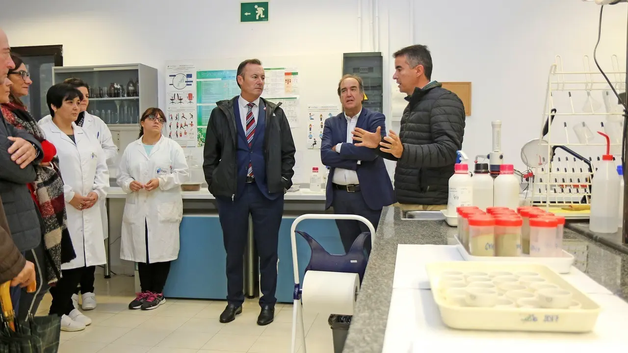El consejero de Desarrollo Rural, Ganader&iacute;a, Pesca, Alimentaci&oacute;n y Medio Ambiente del Gobierno de Cantabria, Guillermo Blanco, visita el Centro de Investigaci&oacute;n y Formaci&oacute;n Agrarias (CIFA). Archivo