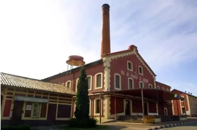 Edificio de La Lechera en Torrelavega. Foto de archivo