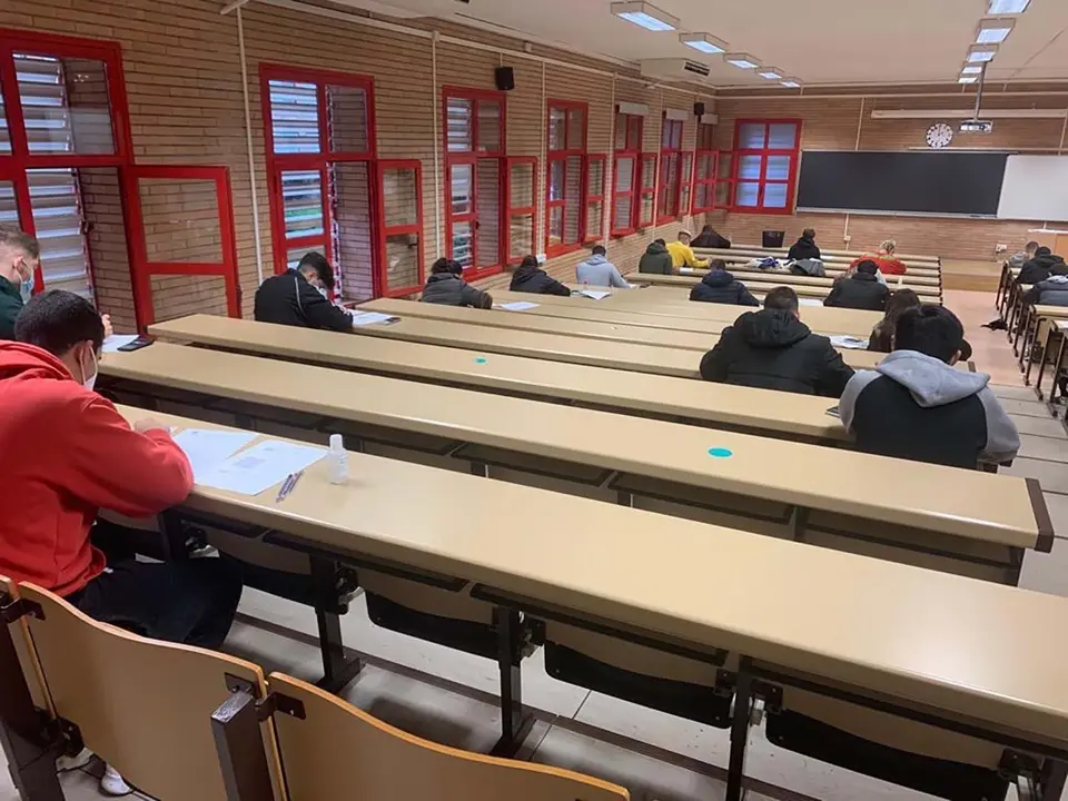Una de las aulas que ha acogido el comienzo de los ex&aacute;menes de enero en la Universidad de Almer&iacute;a (UAL)