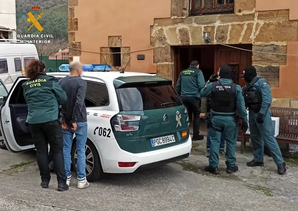Nota De Prensa Guardia Civil Desmantela Plantaci&oacute;n "Indoor" De Marihuana En Castro Urdiales