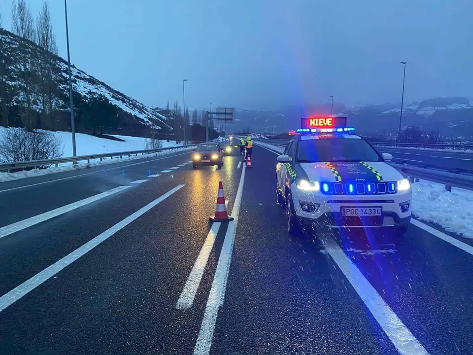 Operativo en la A-67 por la nieve