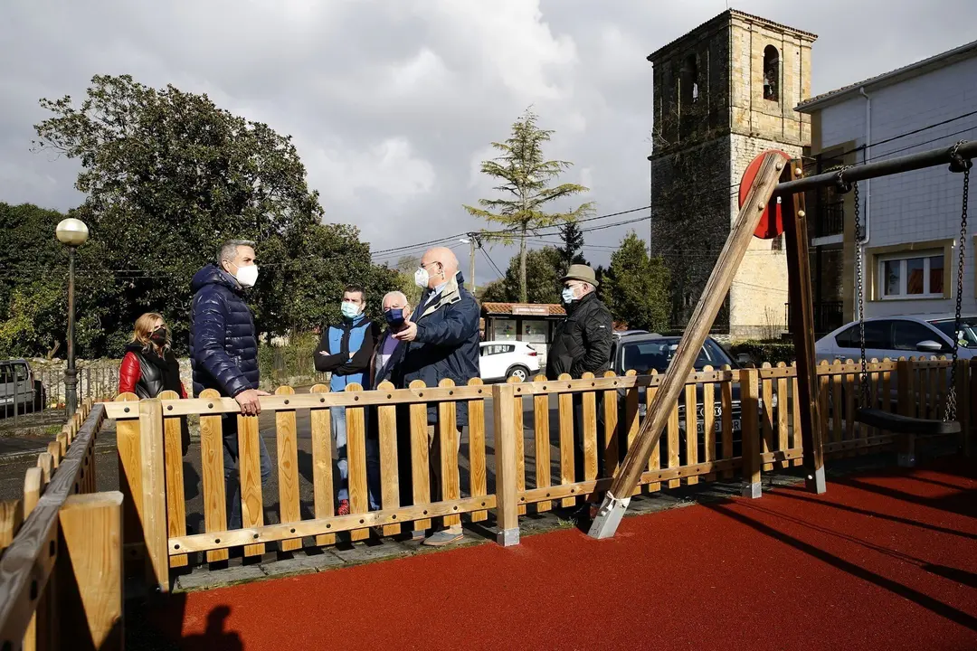 El vicepresidente regional, Pablo Zuloaga, en su visita a Carasa