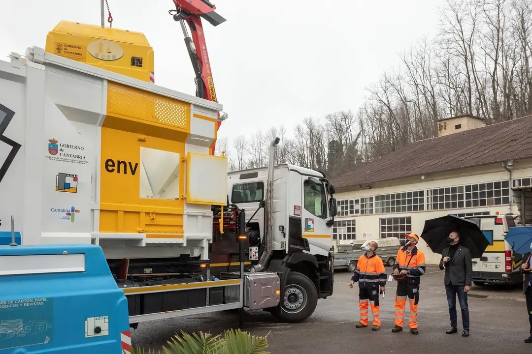 Imagen de la presentaci&oacute;n, el pasado mes de diciembre, de los nuevos camiones de recogida selectiva de residuos de MARE