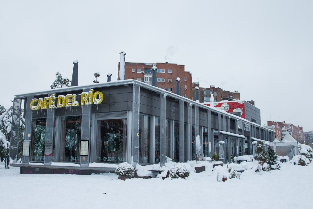 Cafetería ubicada en la zona de Madrid Río durante la gran nevada provocada por la borrasca ‘Filomena’, en Madrid
