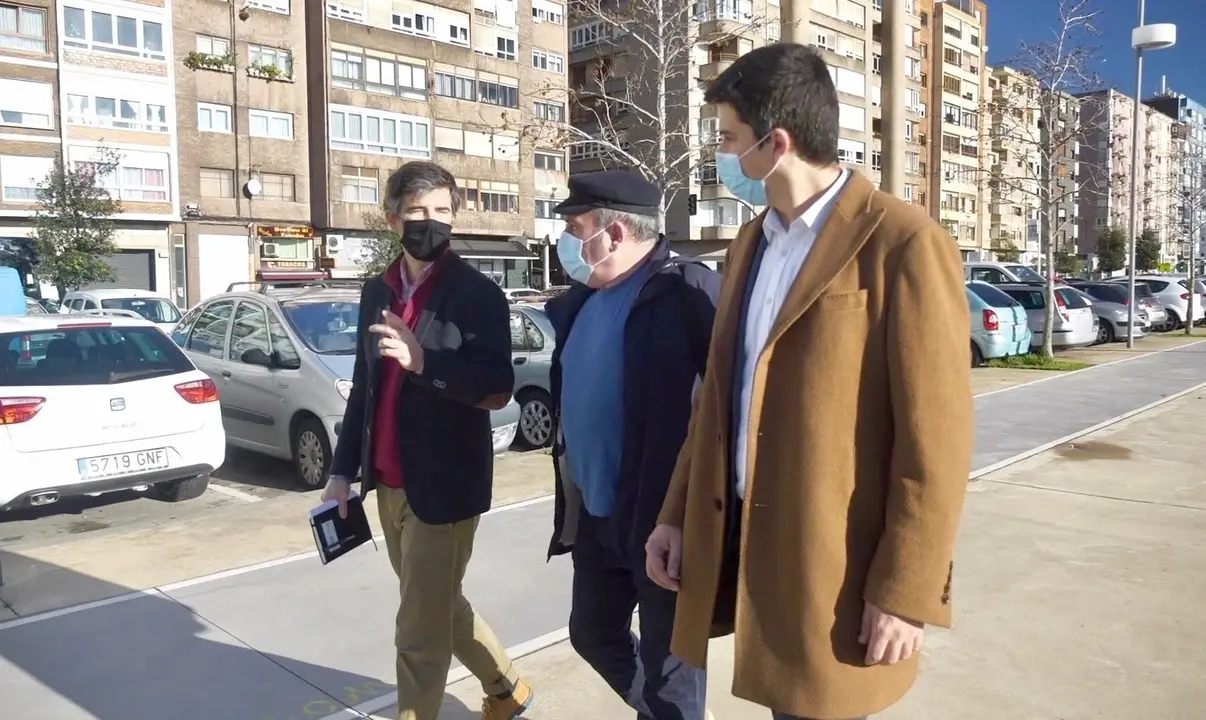 Concejales socialistas con representantes de la AAVV Los Arenales