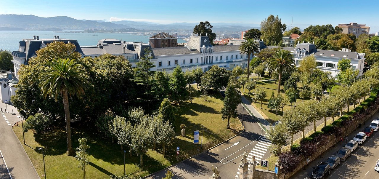 Vista aérea del Hospital Santa Clotilde de Santander
