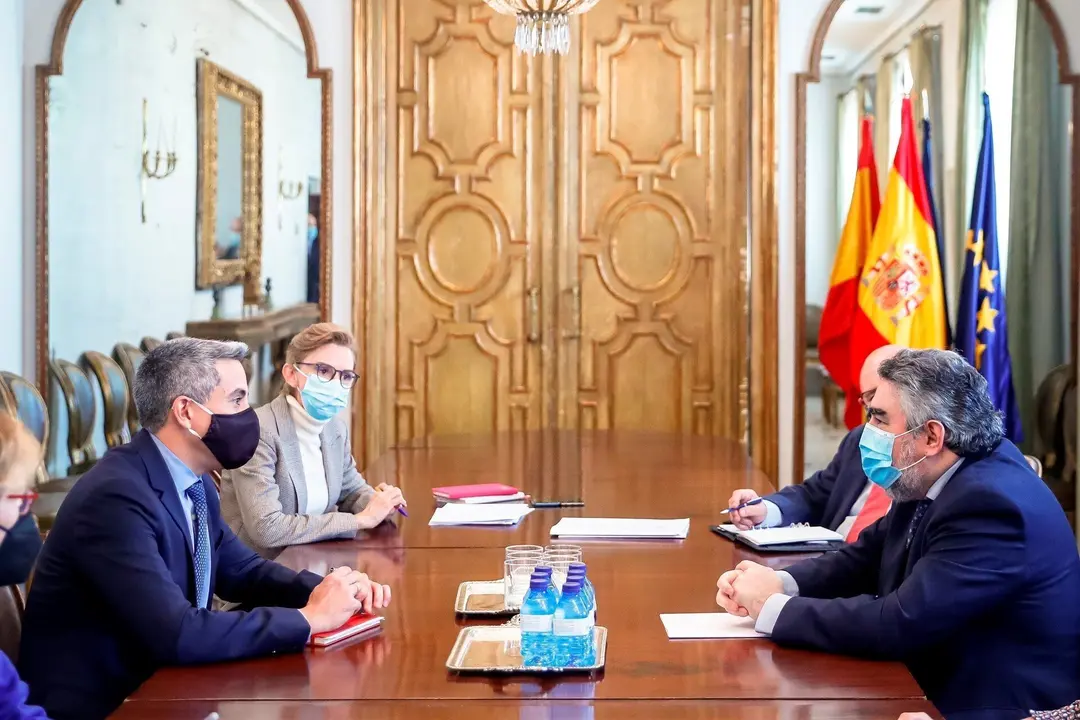 Reuni&oacute;n del ministro de Cultura, Jos&eacute; Manuel Rodr&iacute;guez Uribes, con el vicepresidente de Cantabria, Pablo Zuloaga