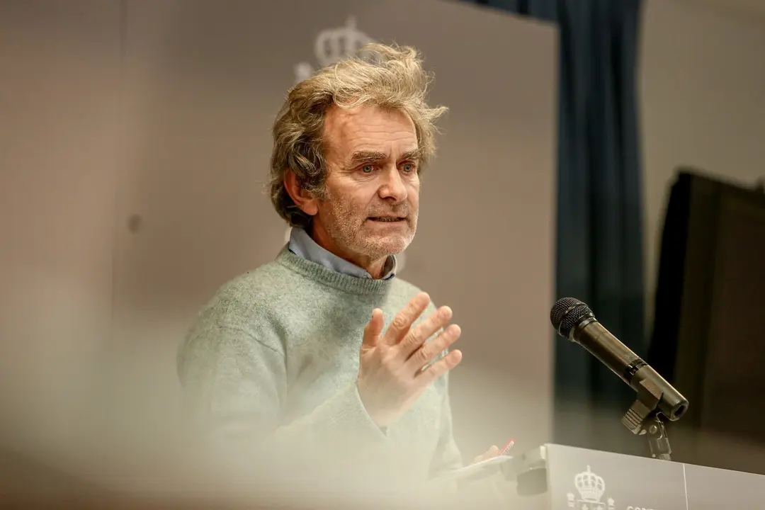 El director del Centro de Coordinaci&oacute;n de Alertas y Emergencias Sanitarias (CCAES), Fernando Sim&oacute;n durante una rueda de prensa convocada ante los medios de comunicaci&oacute;n en el Ministerio de Sanidad, Madrid, (Espa&ntilde;a), a 14 de enero de 2021. En la convocator