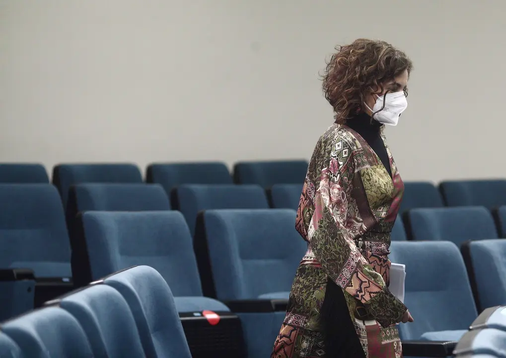 La ministra portavoz y de Hacienda, Mar&iacute;a Jes&uacute;s Montero, a su llegada a una rueda de prensa convocada ante los medios posterior al Consejo de Ministros, en Madrid, a 19 de enero de 2021. El Consejo de Ministros ha aprobado este martes la declaraci&oacute;n de Zo