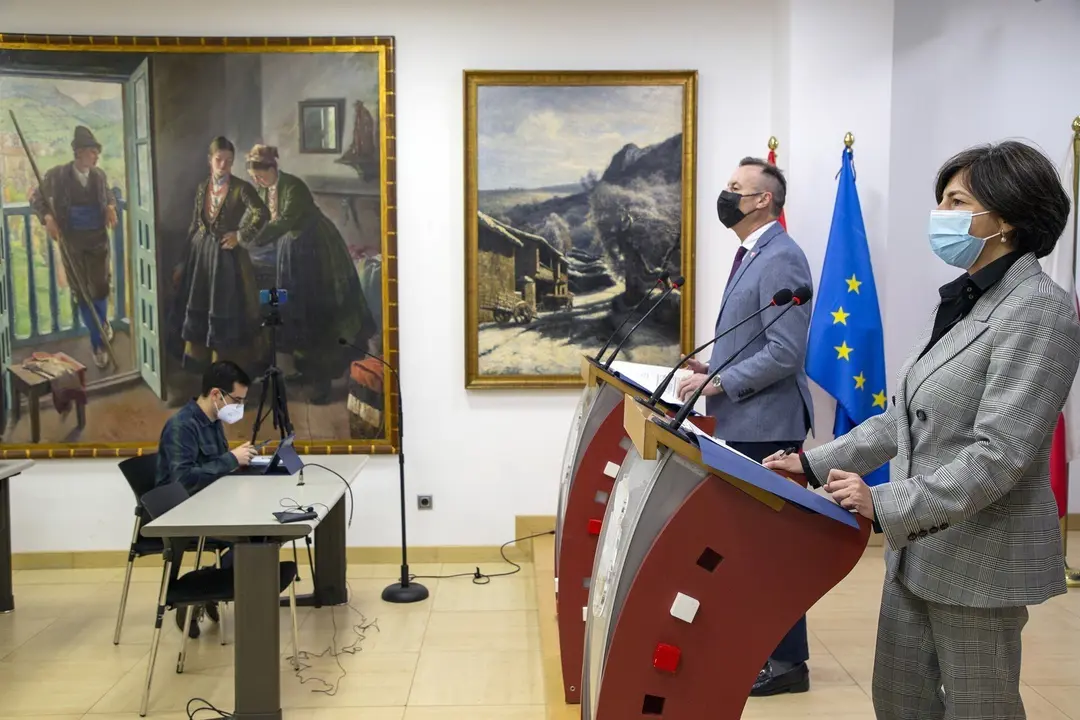 10:30 Horas. Sala De Prensa Del Gobierno De Cantabriael Consejero De Desarrollo Rural, Ganader&iacute;a, Pesca, Alimentaci&oacute;n Y Medio Ambiente, Guillermo Blanco, Acompa&ntilde;ado De La Directora General De Ganader&iacute;a, Beatriz Fern&aacute;ndez, Presenta, En Rueda De Prensa, El