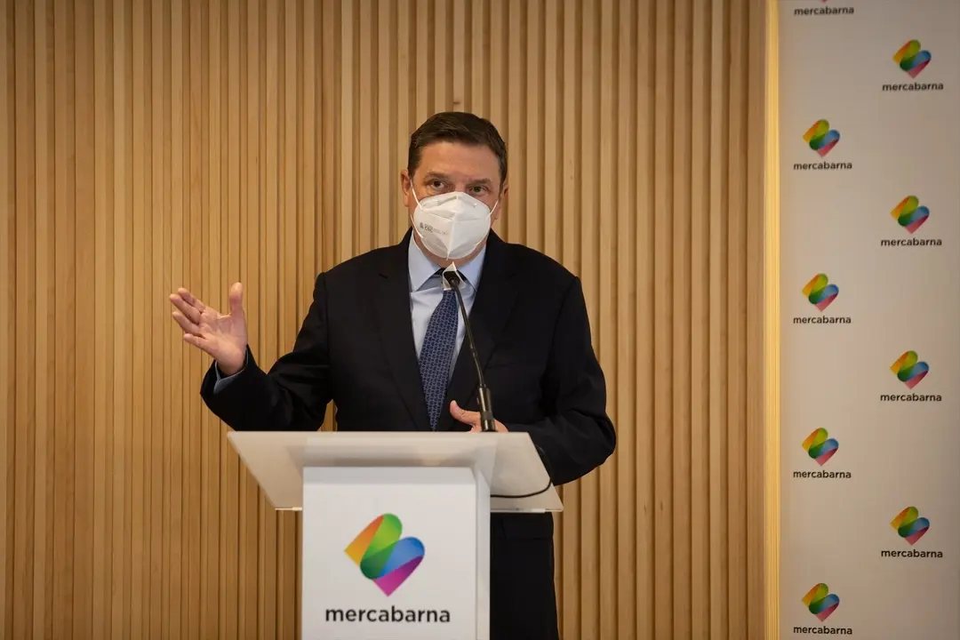 El Ministro de Agricultura, Pesca y Alimentaci&oacute;n, Luis Planas, durante su intervenci&oacute;n en su visita al Biomarket de Mercabarna, en Barcelona, Catalunya (Espa&ntilde;a), a 21 de enero de 2021. Tras su visita a este mercado mayorista, Planas abordar&aacute; una reuni&oacute;n p