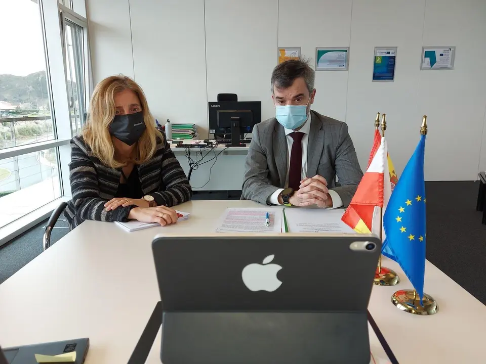 El director general de Innovaci&oacute;n, Desarrollo Tecnol&oacute;gico y Emprendimiento Industrial, Jorge Muyo, y la directora de Nuevos Mercados de Sodercan, Raquel Manzanares, participan en el Consejo Interterritorial de Internacionalizaci&oacute;n