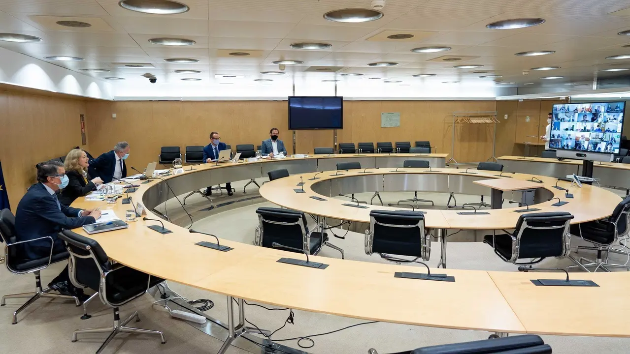 La vicepresidenta tercera del Gobierno y ministra de Asuntos Econ&oacute;micos y Transformaci&oacute;n Digital, Nadia Calvi&ntilde;o, participa en la reuni&oacute;n de la Conferencia Sectorial de Transformaci&oacute;n Digital