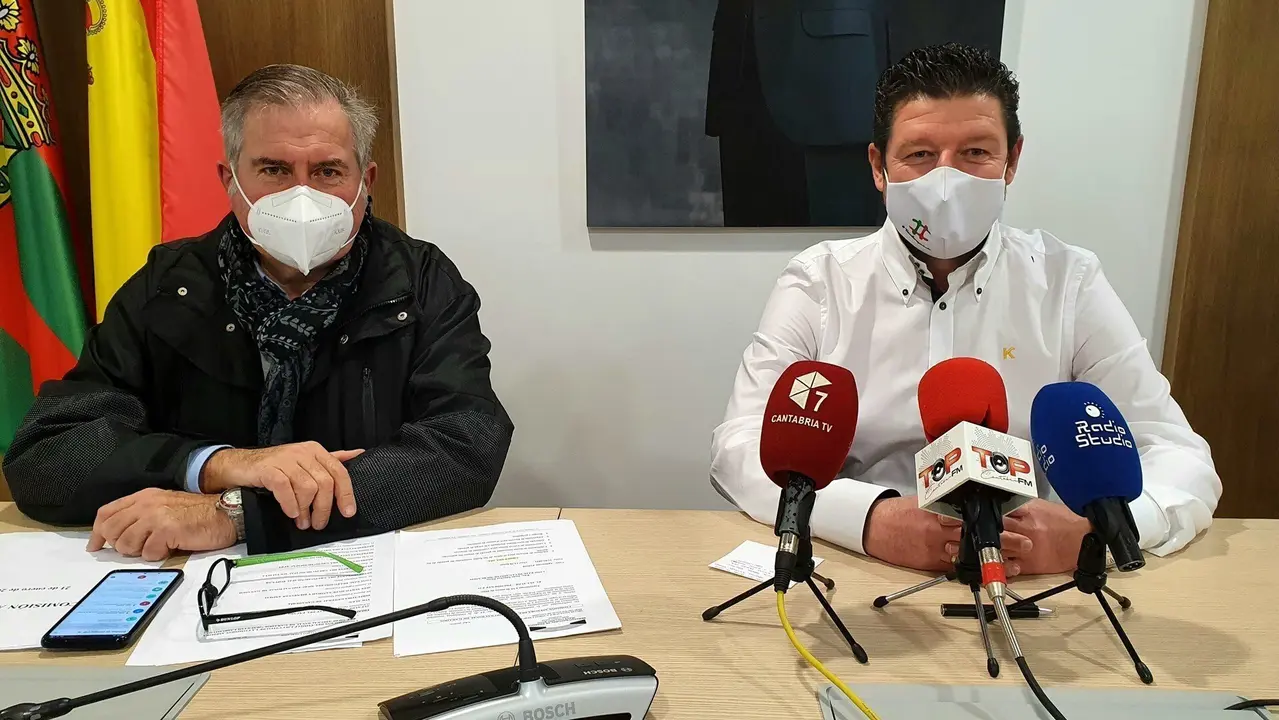 El director del MNG y el concejal de Ferias y Mercados