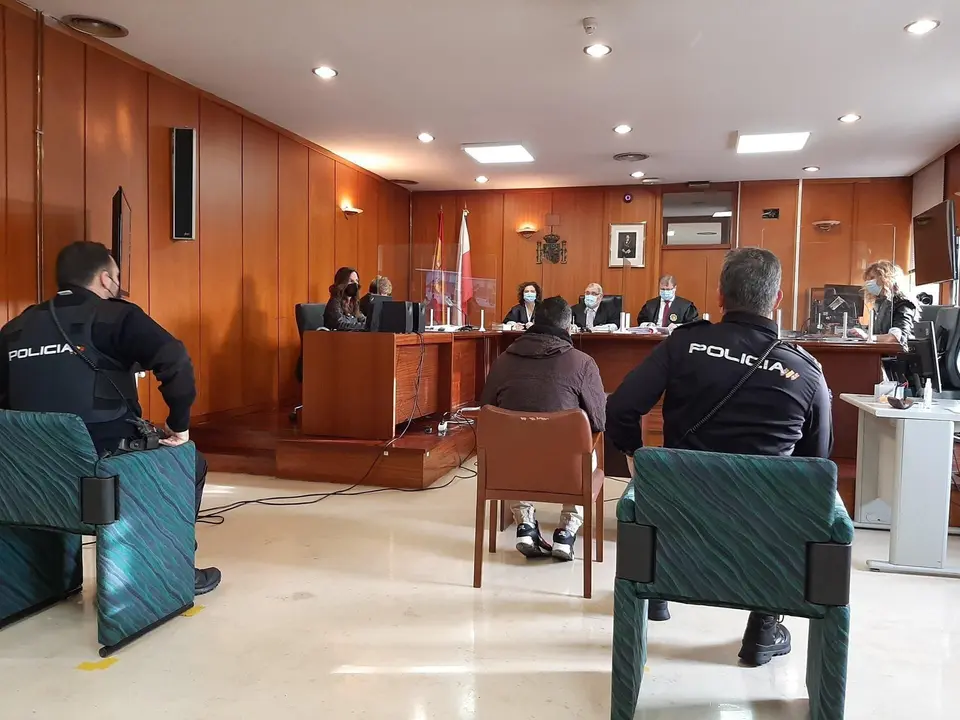 Juicio al acusado de acosar y agredir a su ex, que se enfrenta a m&aacute;s de 35 a&ntilde;os de c&aacute;rcel