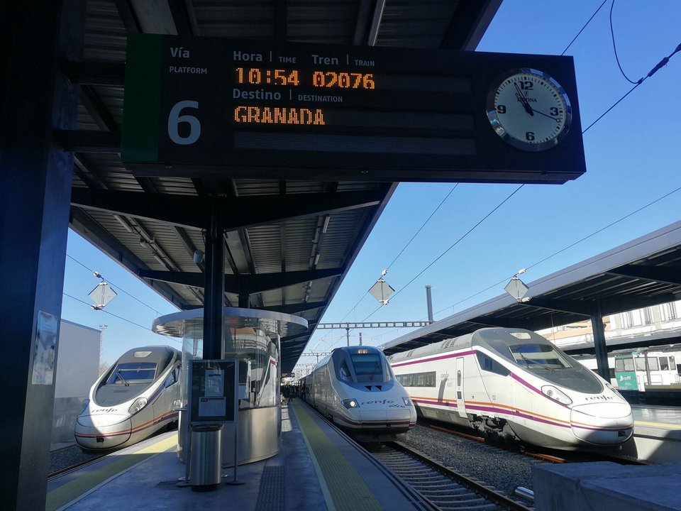 Tren Ave con destino a Granada