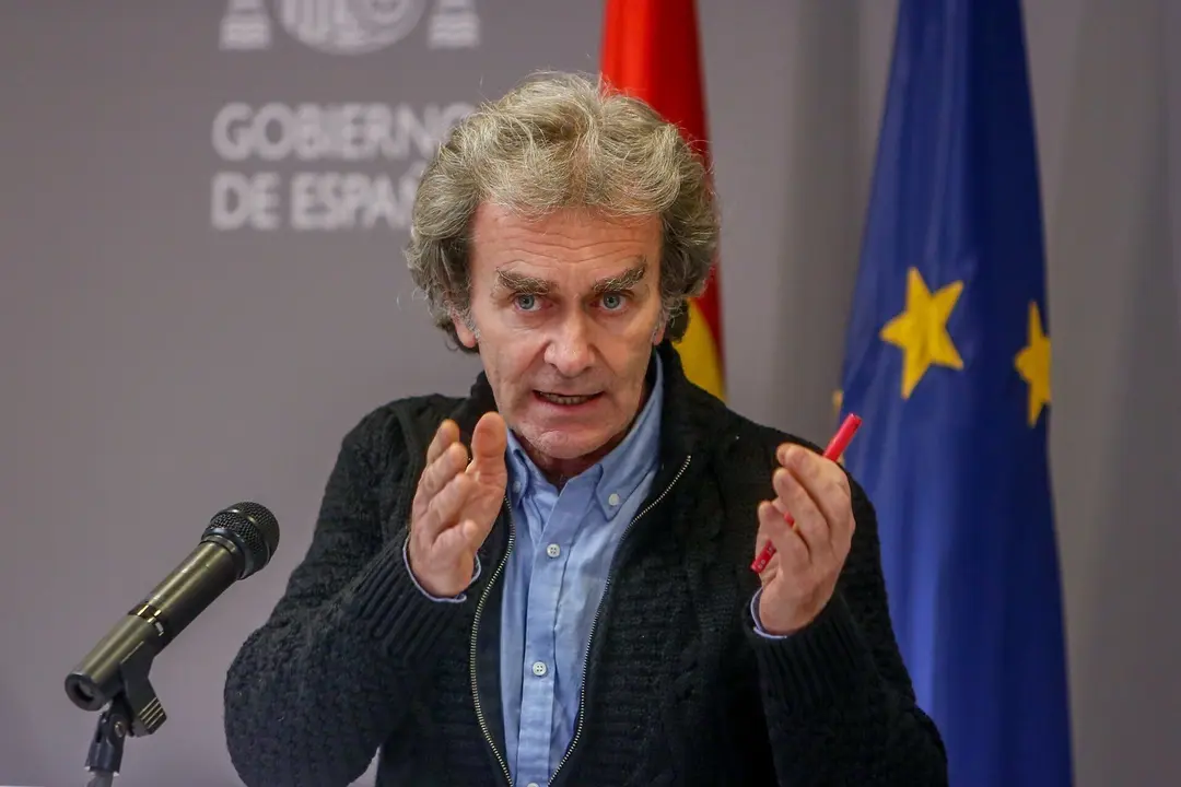 El director del Centro de Coordinaci&oacute;n de Alertas y Emergencias Sanitarias (CCAES), Fernando Sim&oacute;n, durante la rueda de prensa convocada ante los medios de comunicaci&oacute;n en el Ministerio de Sanidad para informar sobre la evoluci&oacute;n del coronavirus, en Madri