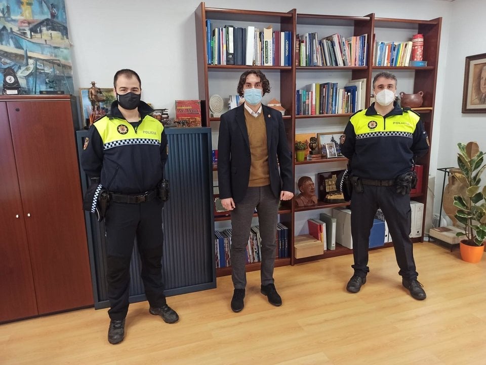 Alcalde de Astillero con dos nuevos policías locales