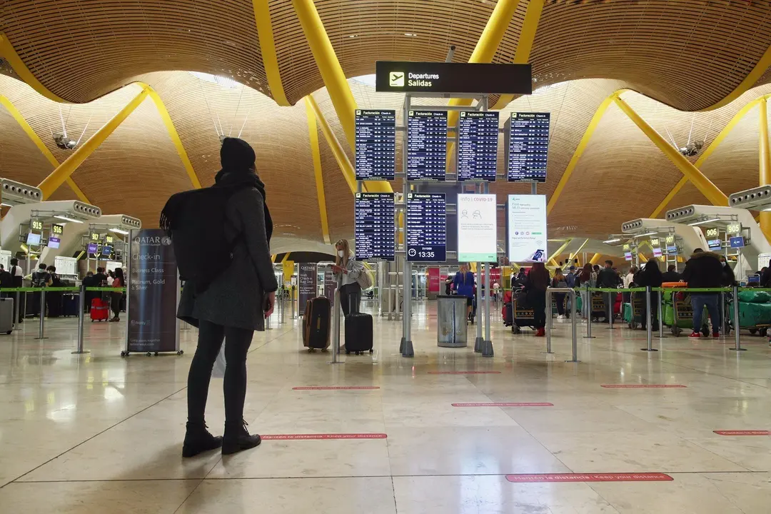 Viajeros en la terminal T4 del Aeropuerto Adolfo Su&aacute;rez Madrid-Barajas