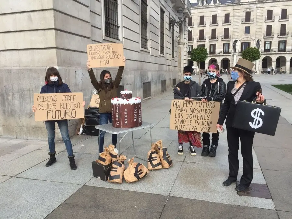 Colectivos sociales piden en Santander destinar los fondos europeos a la transici&oacute;n ecol&oacute;gica