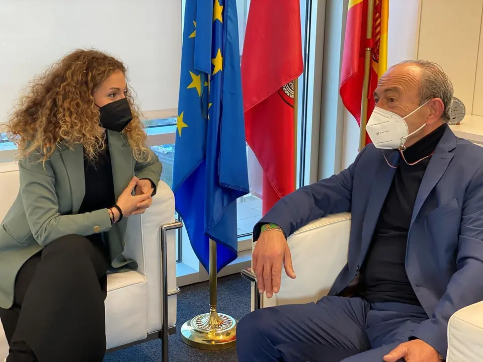 Encuentro de la delegada del Gobierno, Ainoa Qui&ntilde;ones, y el consejero de Industria, Javier L&oacute;pez Marcano
