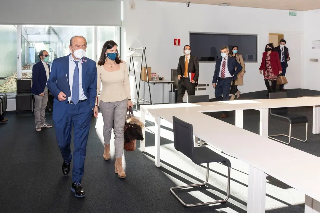 El consejero de Industria, Turismo, Innovaci&oacute;n, Transporte y Comercio, Javier L&oacute;pez Marcano, y la alcaldesa de Santander, Gema Igual