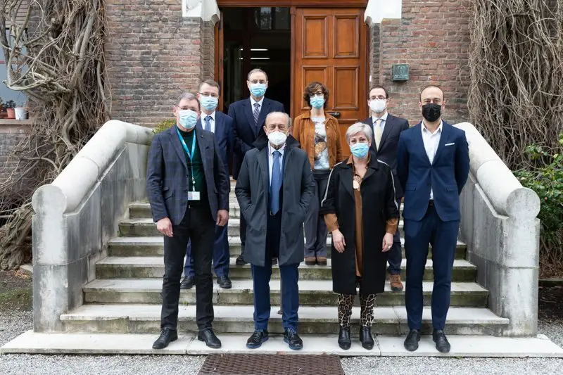 Autoridades y directivos de la empresa antes del comienzo de la reuni&oacute;n (Foto: Ra&uacute;l Lucio)