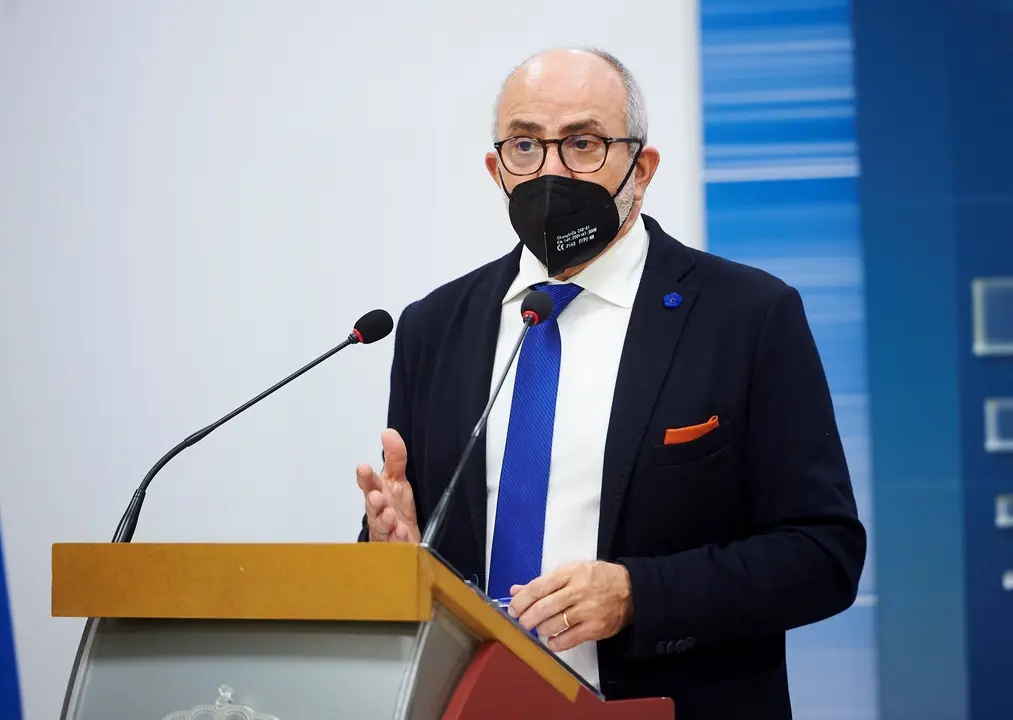 El consejero de Sanidad de Cantabria, Miguel Rodr&iacute;guez