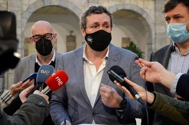 Los portavoces de Cs (F&eacute;lix &Aacute;lvarez), PP (&Iacute;&ntilde;igo Fern&aacute;ndez) y Vox (Crist&oacute;bal Palacio)