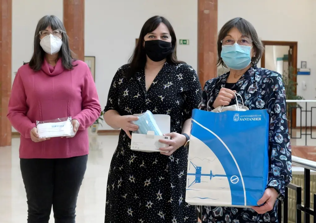 Entrega de mascarillas en Santander