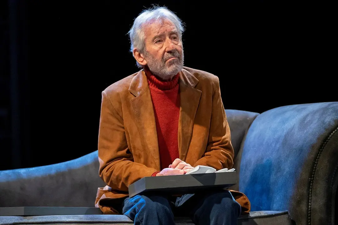 'Se&ntilde;ora De Rojo Sobre Fondo Gris' De Miguel Delibes, Protagonizada Por Jos&eacute; Sacrist&aacute;n