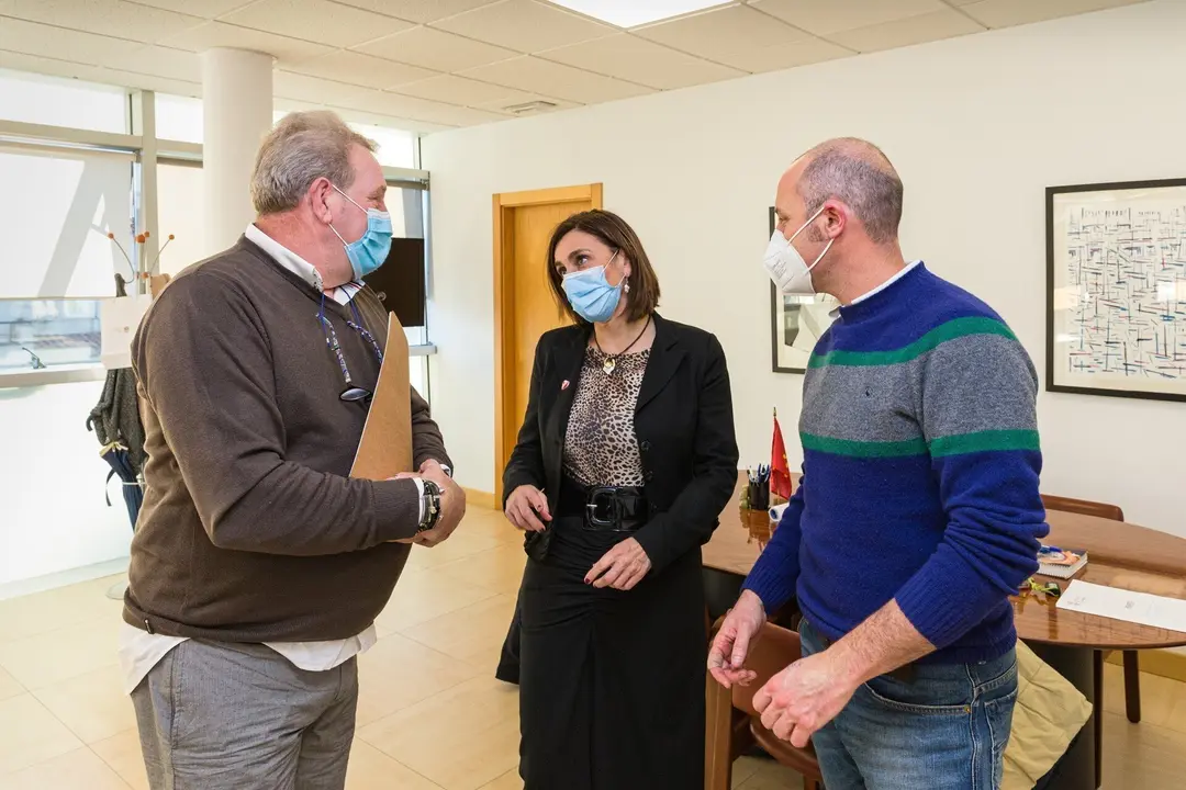 Consejera de Presidencia con alcalde de Anievas