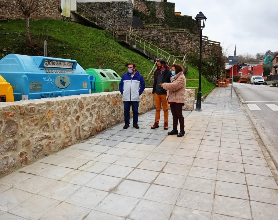 Nueva isleta de contenedores en la calle Las Infantas de Comillas