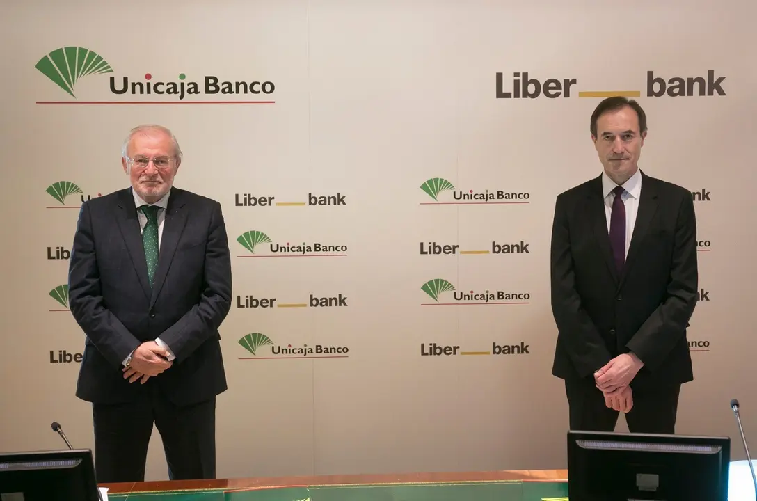 Manuel Azuaga (Unicaja) y Manuel Men&eacute;ndez (Liberbank)
