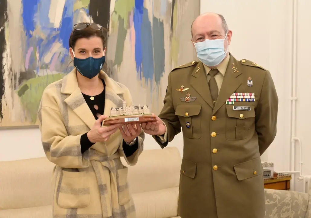 Nota Y Foto Recibimiento Nuevo Jefe Divisi&oacute;n San Marcial, Juan Carlos Gonz&aacute;lez D&iacute;ez