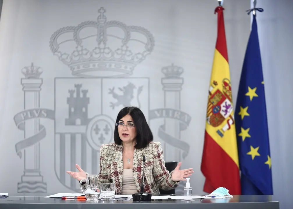 La ministra de Sanidad, Carolina Darias, interviene durante una rueda de prensa posterior al Consejo de Ministros en Moncloa, Madrid (Espa&ntilde;a), a 9 de febrero de 2021. La comparecencia se produce tras una reuni&oacute;n donde el Consejo de Ministros ha aprobado, 