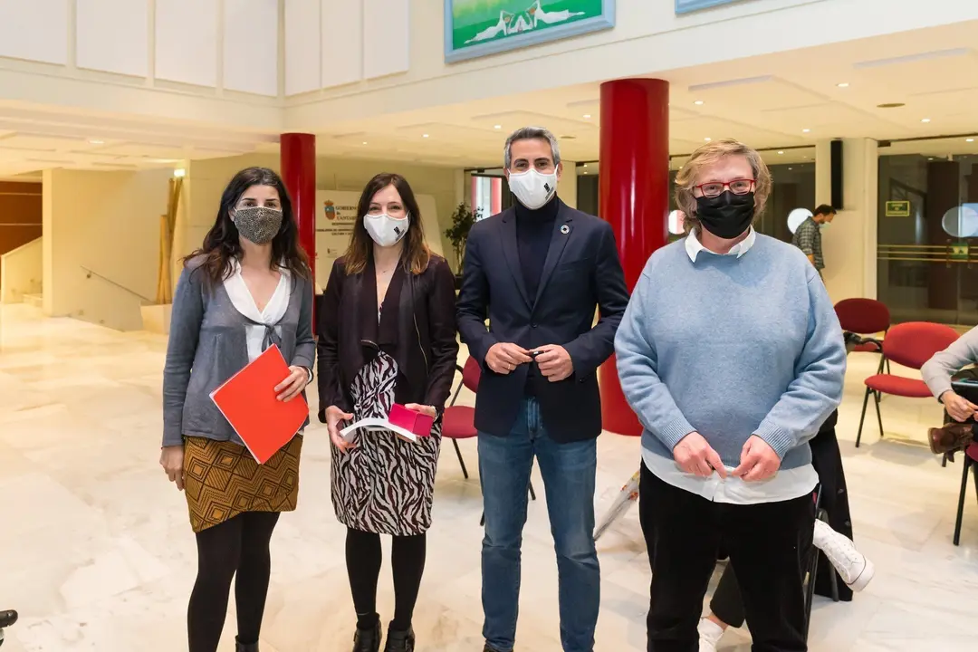 De izda a derecha: Emma Meruelo, Wendy Garc&iacute;a, Pablo Zuloaga y Gema Agudo durante la presentaci&oacute;n de los proyectos seleccionados de la convocatoria 'Comisariado 2021'