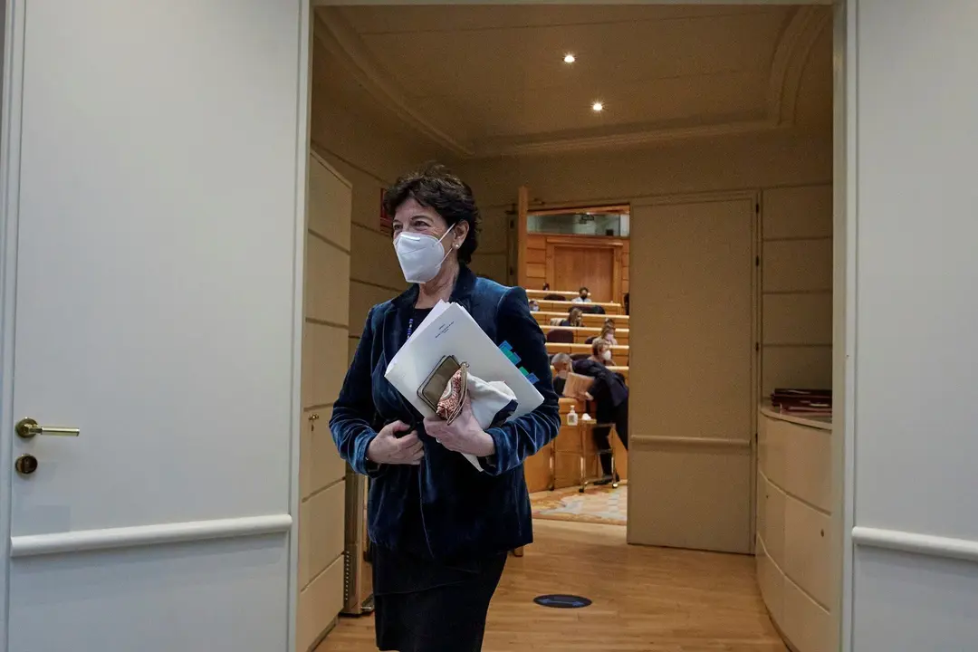La ministra de Educaci&oacute;n, Isabel Cela&aacute;, a su llegada a una sesi&oacute;n de control al Gobierno en el Senado