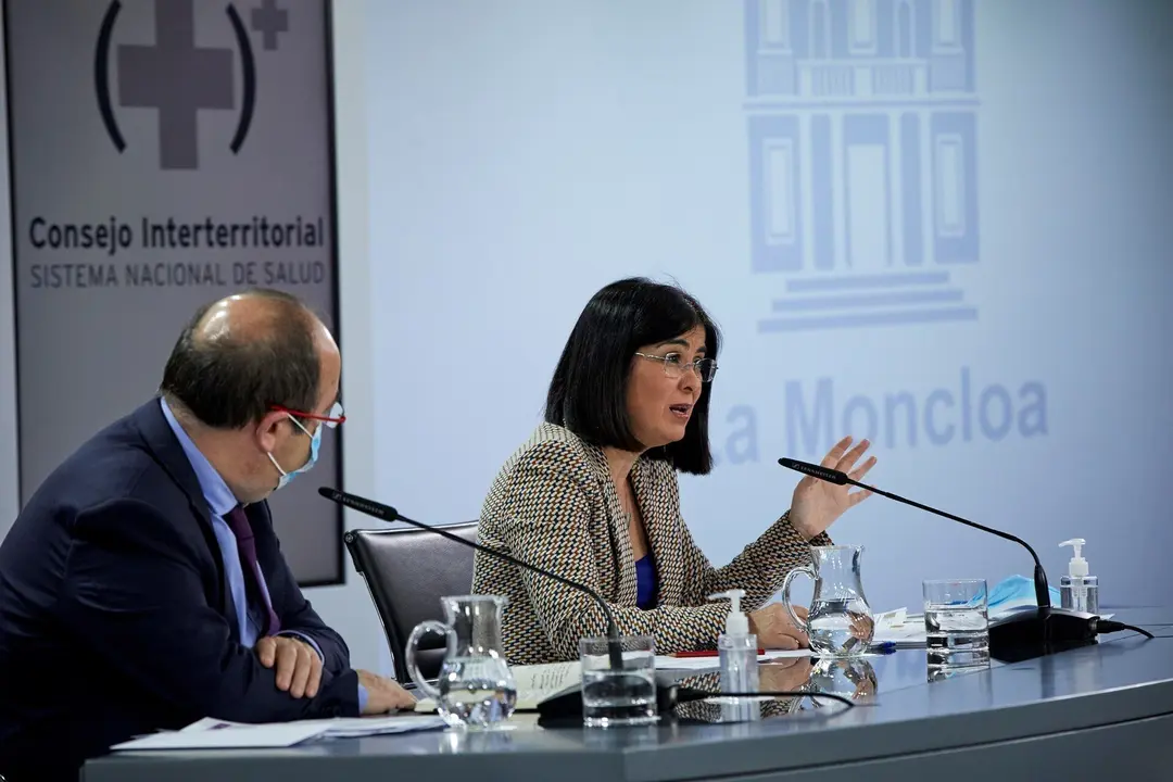 El ministro de Pol&iacute;tica Territorial y Funci&oacute;n P&uacute;blica, Miquel Iceta y la ministra de Sanidad, Carolina Darias durante una rueda de prensa tras la reuni&oacute;n del Consejo Interterritorial del Sistema Nacional de Salud, en Madrid 