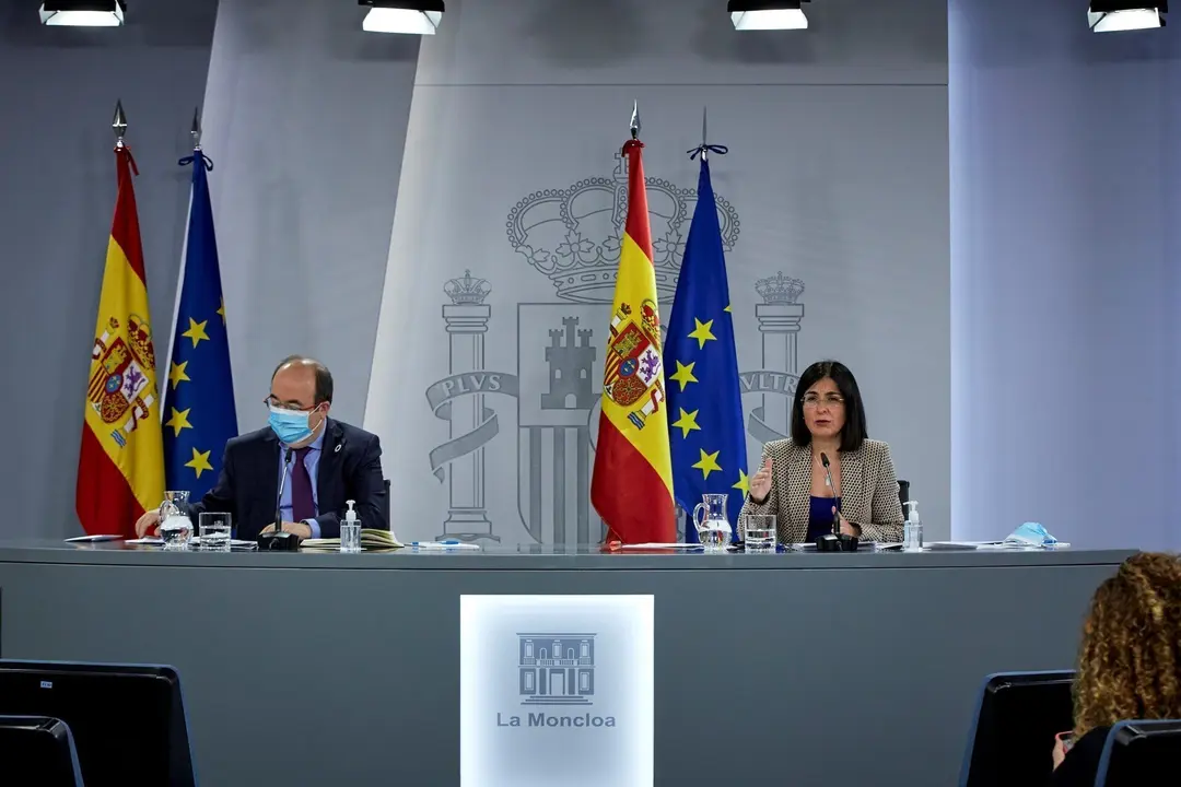 El ministro de Pol&iacute;tica Territorial y Funci&oacute;n P&uacute;blica, Miquel Iceta y la ministra de Sanidad, Carolina Darias durante una rueda de prensa tras la reuni&oacute;n del Consejo Interterritorial del Sistema Nacional de Salud, en Madrid (Espa&ntilde;a), a 10 de febrero de 20