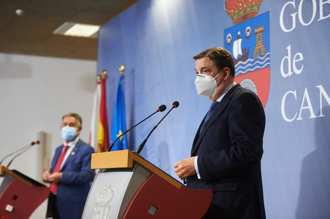 Rueda de prensa del ministro de Agricultura, Luis Planas, durante su visita a Cantabria, junto al presidente auton&oacute;mico, Miguel &Aacute;ngel Revilla