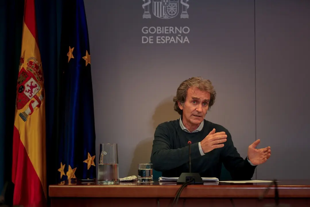 El director del Centro de Coordinaci&oacute;n de Alertas y Emergencias Sanitarias (CCAES), Fernando Sim&oacute;n durante una rueda de prensa convocada ante los medios de comunicaci&oacute;n en el Ministerio de Sanidad para informar sobre la evoluci&oacute;n del coronavirus, en Madri