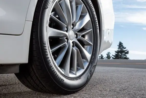 Neum&aacute;tico de Bridgestone.