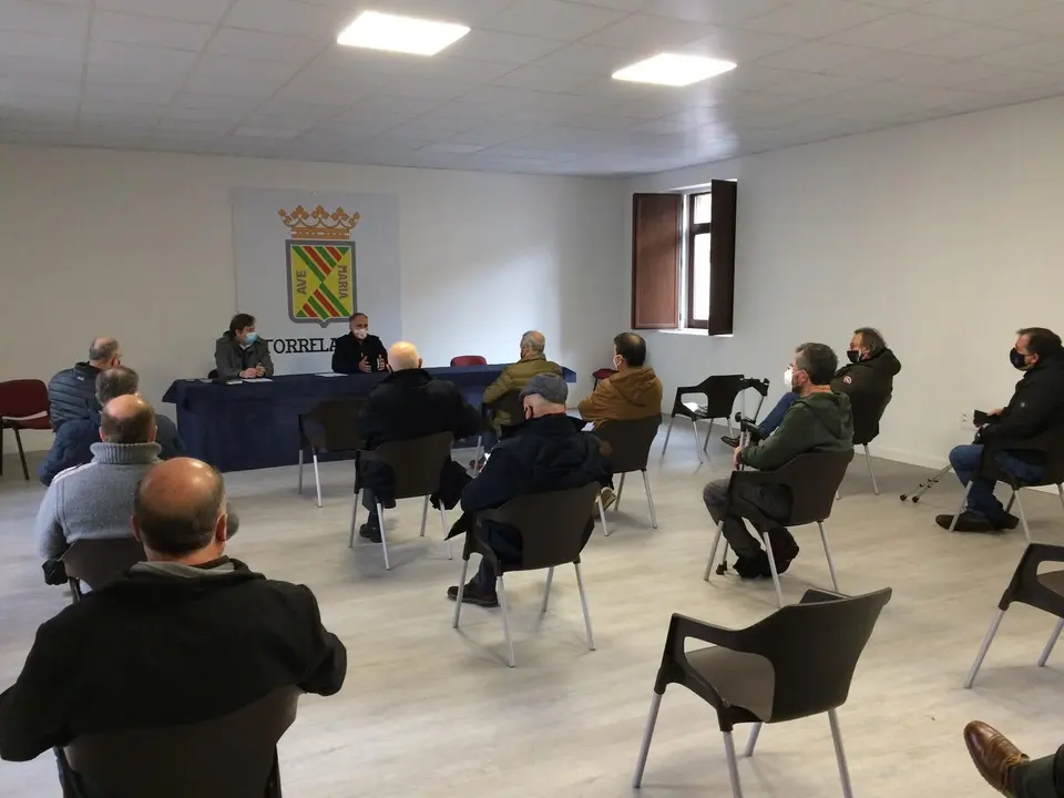 Reuni&oacute;n de alcaldes de municipios c&aacute;ntabros afectados por la presencia del lobo